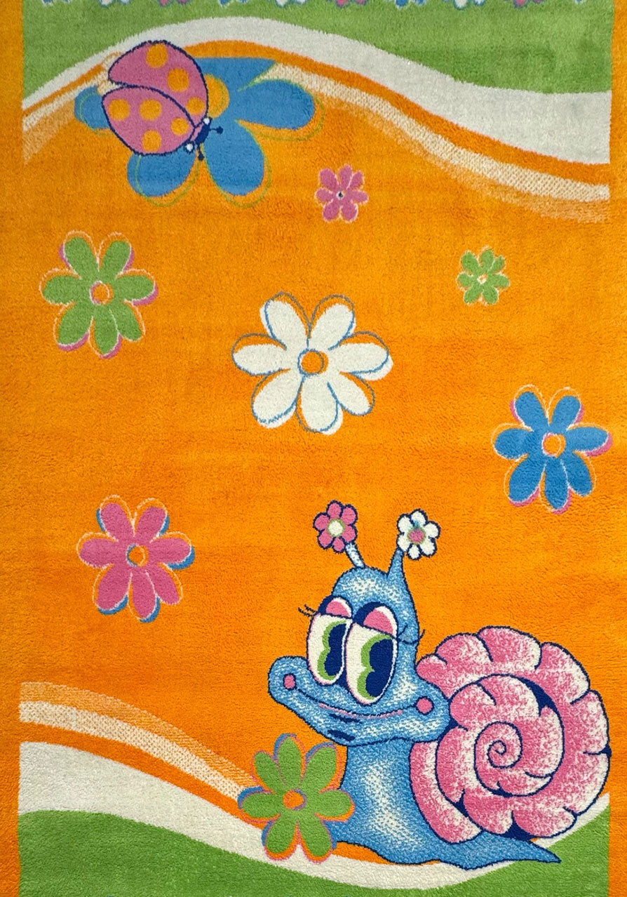 Стирка яркого детского ковра - после